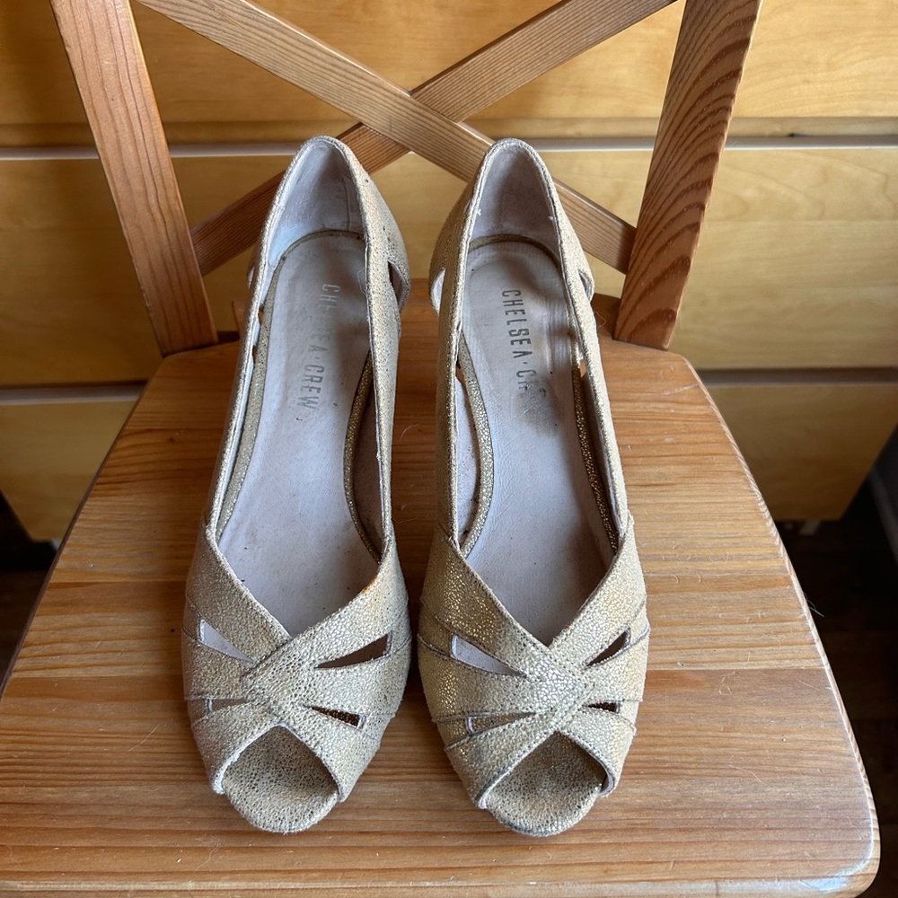 Chelsea Crew Gold Peep Toe Heels 💛